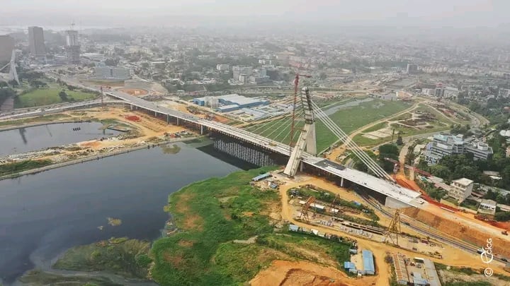 Le 5ème pont de Cocody lors de sa construction (DR)