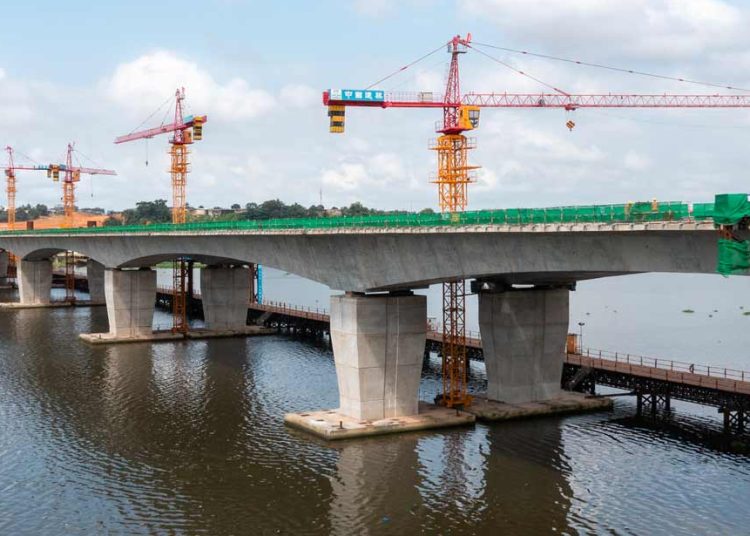 Les travaux du 4è pont d’Abidjan, financés par la Banque africaine de développement