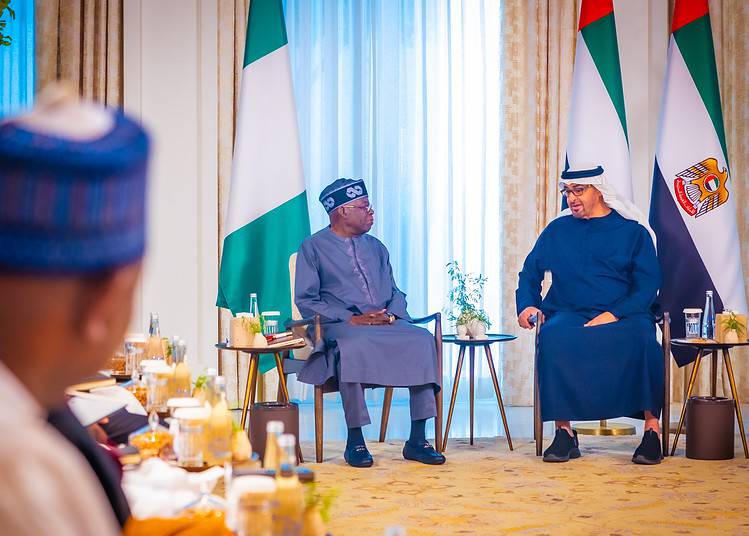 Le président du Nigéria, Bola Ahmed Tinubu, et le président des Émirats arabes unis, Mohamed bin Zayed Al Nahyan